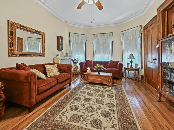 1026 East 2nd Street image 19 of 32