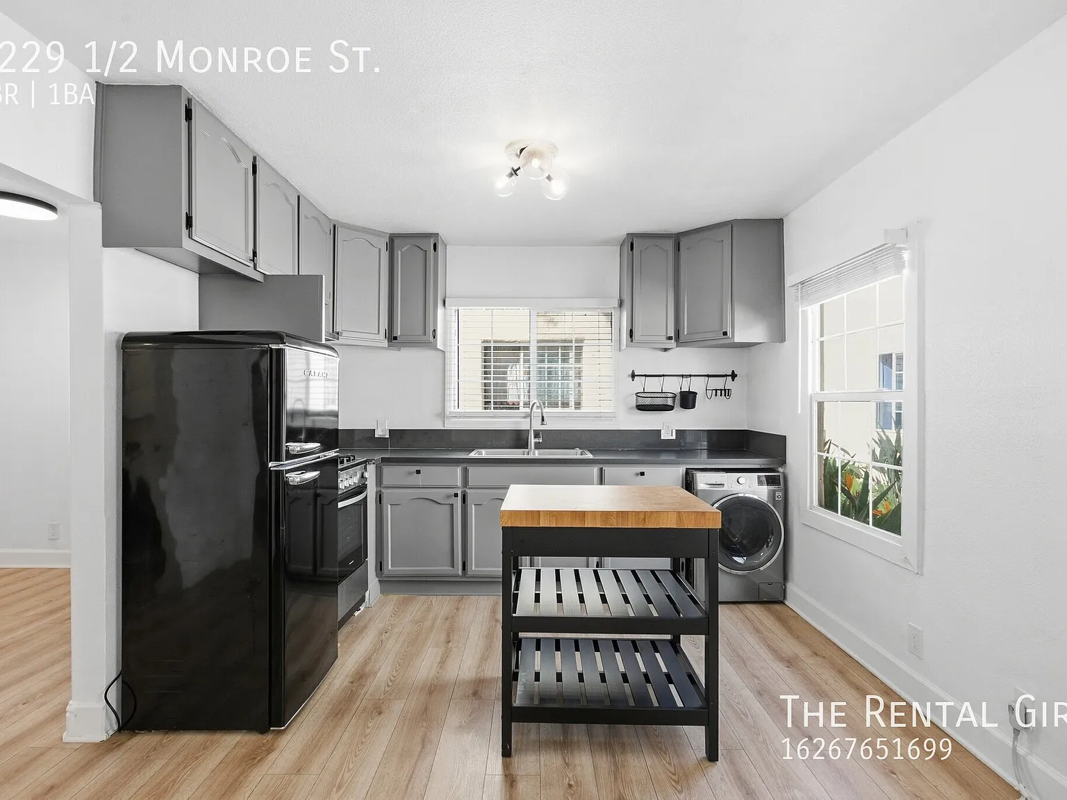 Sweet Virgil Village Bungalow! | 1BR + Bonus Den | Retro kitchen + Island | In-unit laundry | Pet... — Photo 2