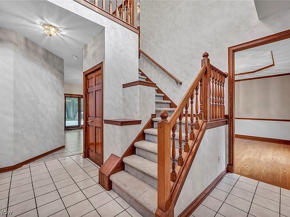 4th image of 342 Woodbridge Gln