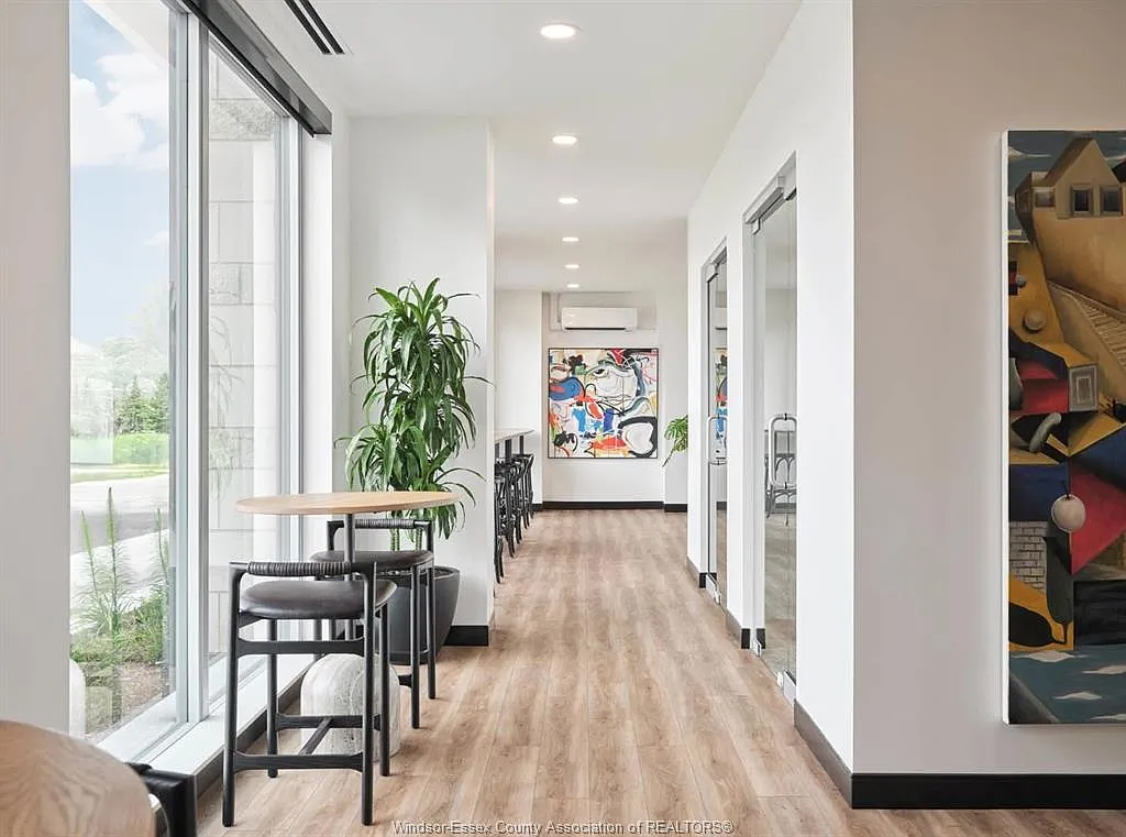 1 bed, $2,385 — Photo 3