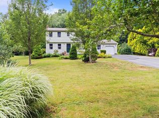14 Partridge Hollow Rd, Gales Ferry, CT 06335