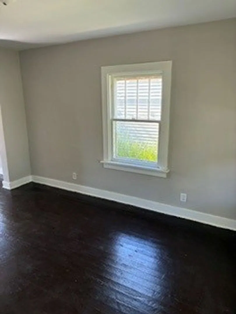 Nice Eastside 4 bedroom With Lots Of Room!! - 2918 Pittsburg — Photo 2