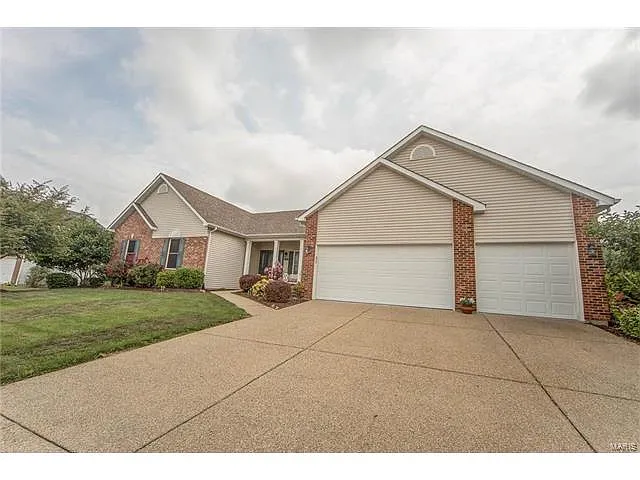 211 Edbrooke Dr photo 1