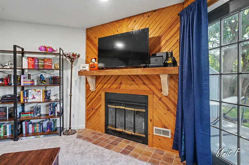 2901 University Dr — Photo 3