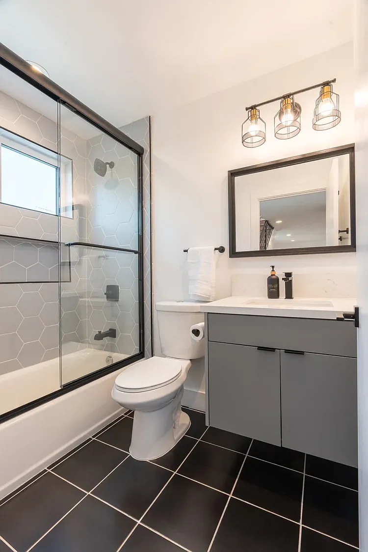 4 bed, $1,800 — Photo 3