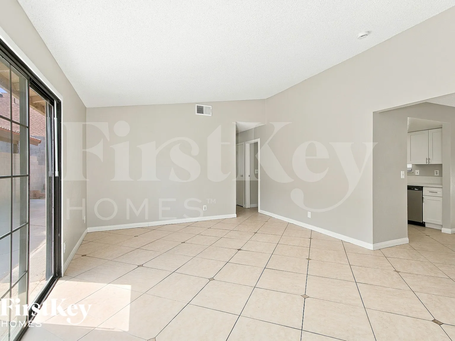 3 bed, 2.0 bath, 1180 sqft, $1,635 — Photo 2