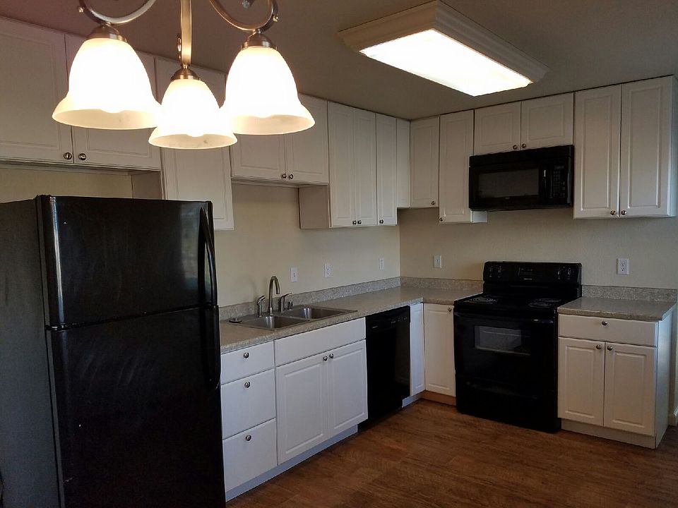 2nd image of 105 Tamarack St