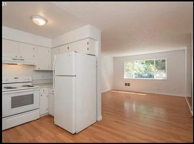 4855 SW Larch Dr — Photo 3