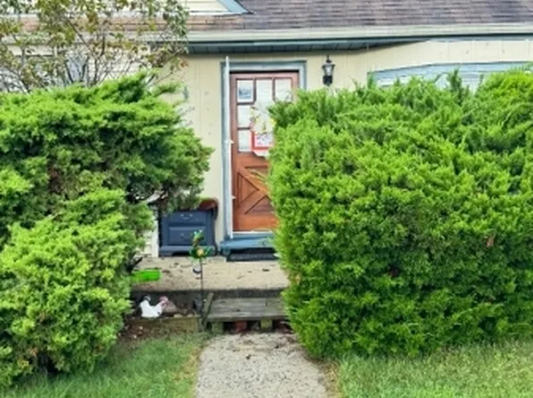 39 Windsor Dr, East Brunswick Twp., NJ 08816
