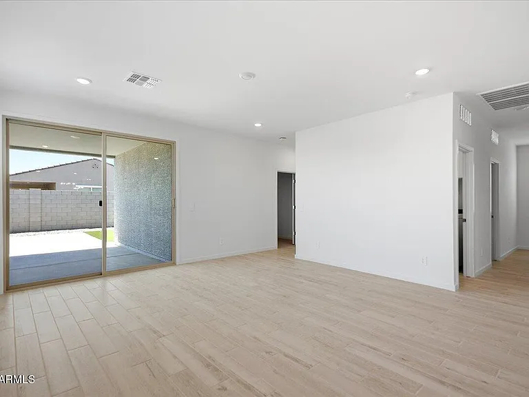 15875 W Cottontail Ln — Photo 38