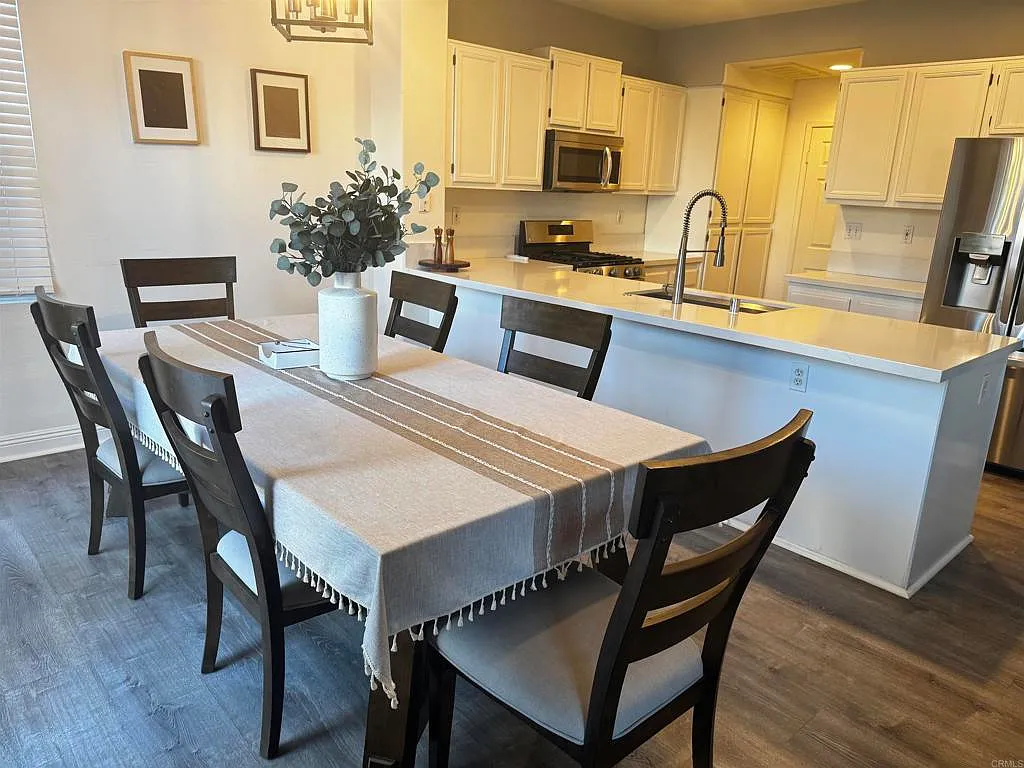 3 bed, 2.5 bath, 1767 sqft, $4,150 — Photo 3