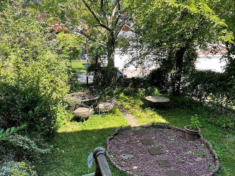 605 Greenfield Ave #2 — Photo 8