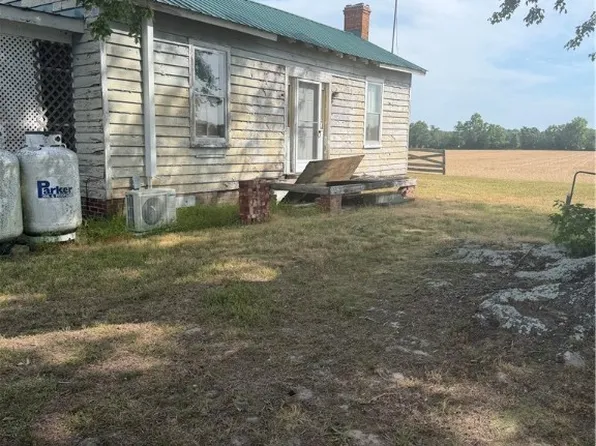 9380 Wakefield Rd, Wakefield, VA 23888