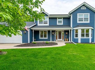W276N2751 Trillium Ln, Pewaukee, WI 53072