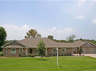 172 N Burnett Dr, Baytown, TX 77520