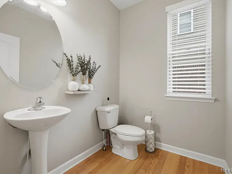 1114 Wales Dr — Photo 16