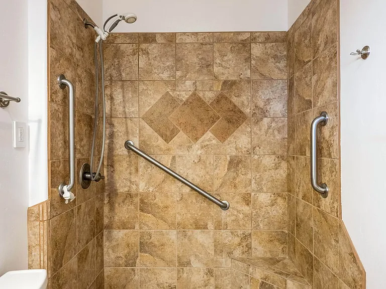 4405 Levante Dr — Photo 22