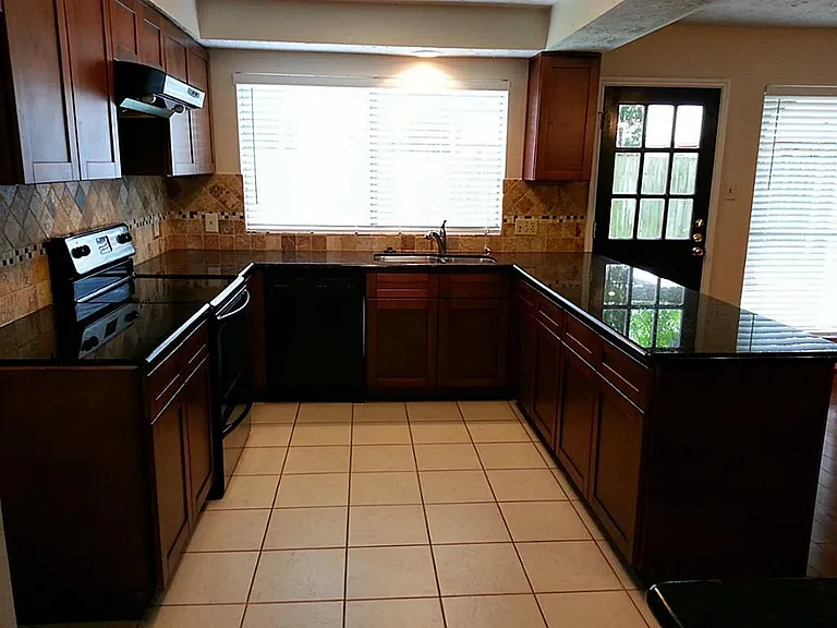 1907 Liberty Point Ln — Photo 5