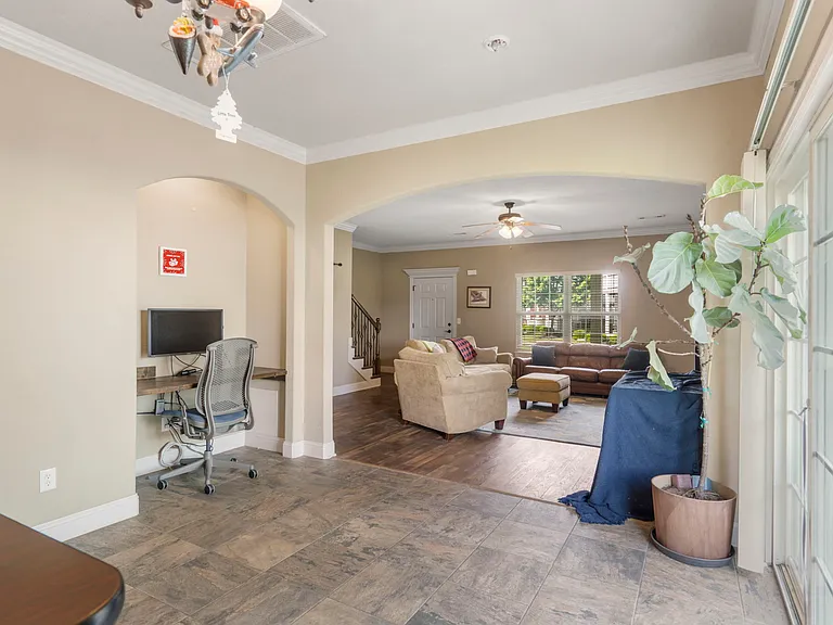 4263 W Marlowe Ln — Photo 7