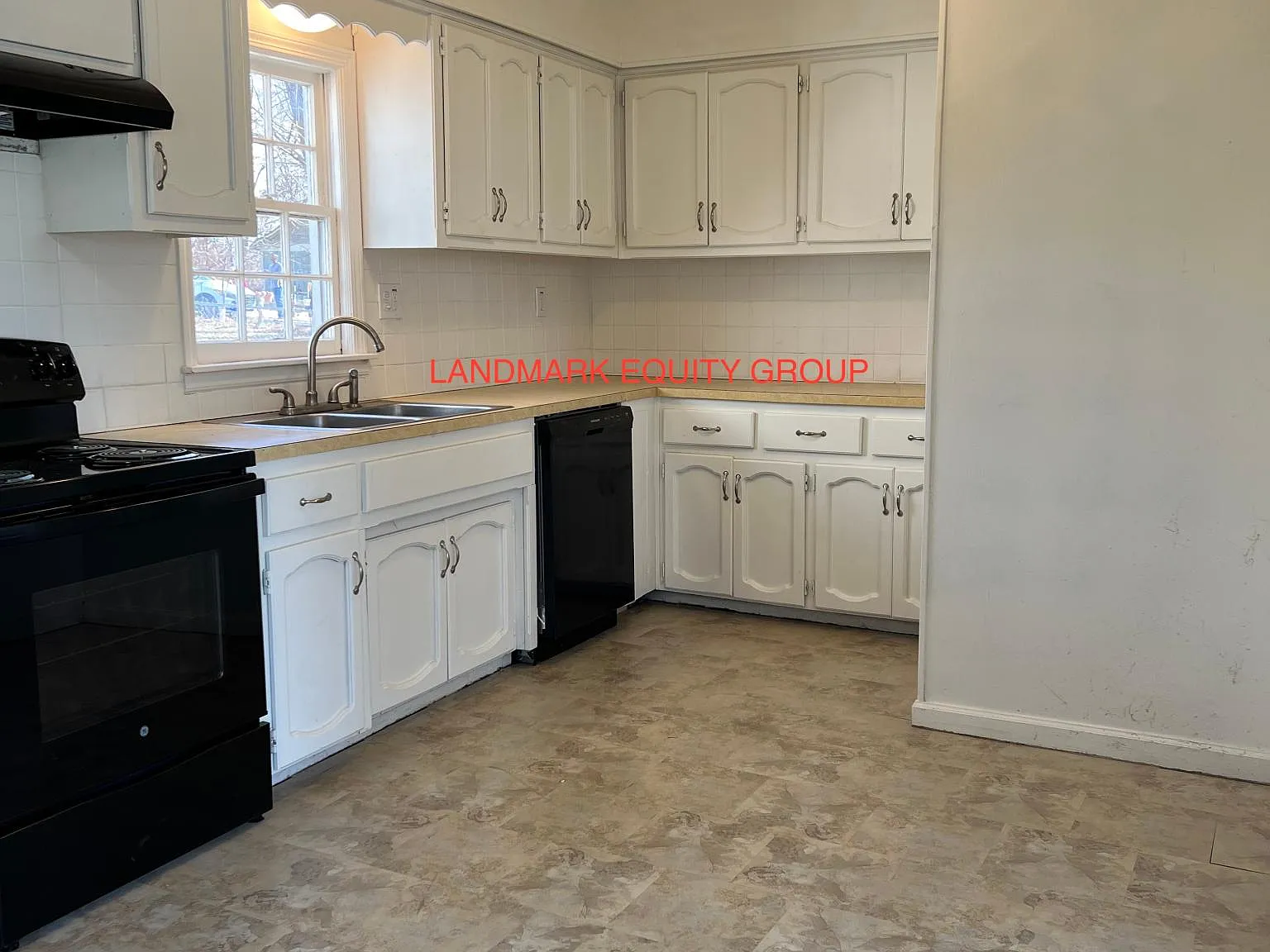 3 bed, 1100 sqft, $1,300 — Photo 3