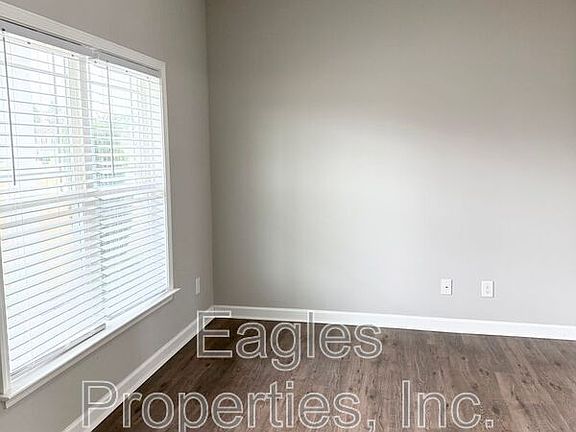 5th image of 209 Weeping Willow Dr
