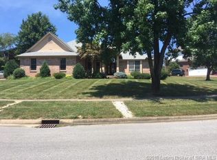 2407 Plum Woods Dr, Sellersburg, IN 47172