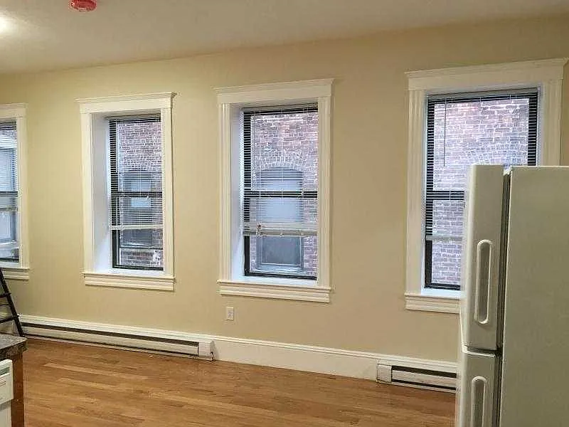 4 bed, $5,000 — Photo 2