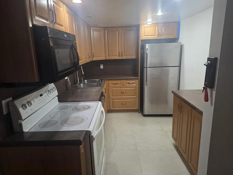 959 SE 2nd Ave #105