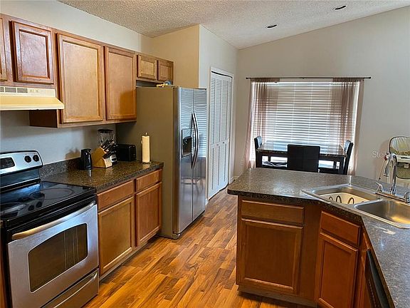 5th image of 2901 Dickens Cir