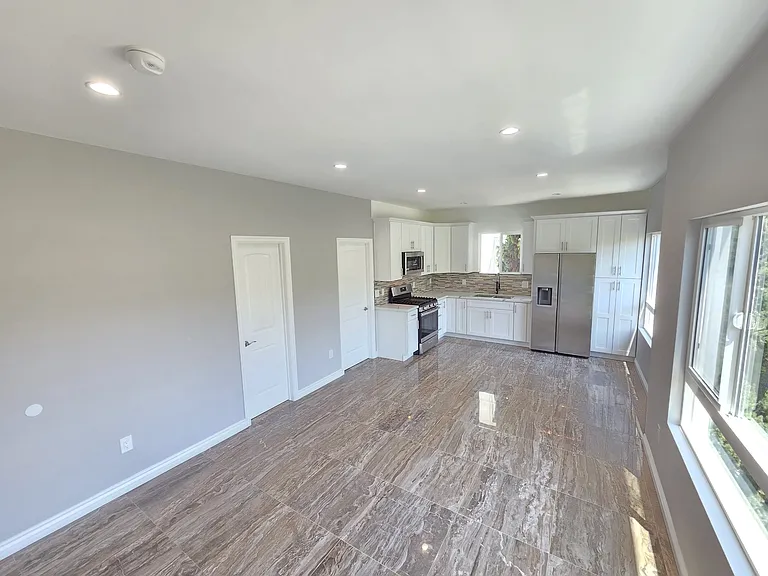 511 Rampart — Photo 25