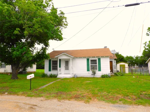 538 W Pine St, Jacksboro, TX 76458