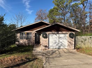 8229 Chestnut Dr, Rogers, AR 72756