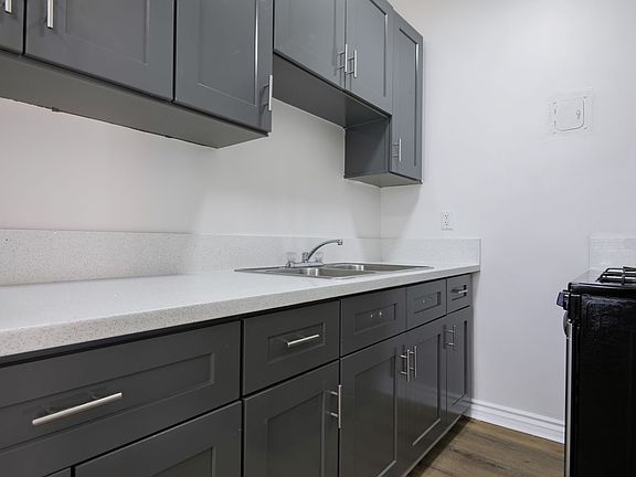 5th image of 516 N Harvard Blvd APT 305