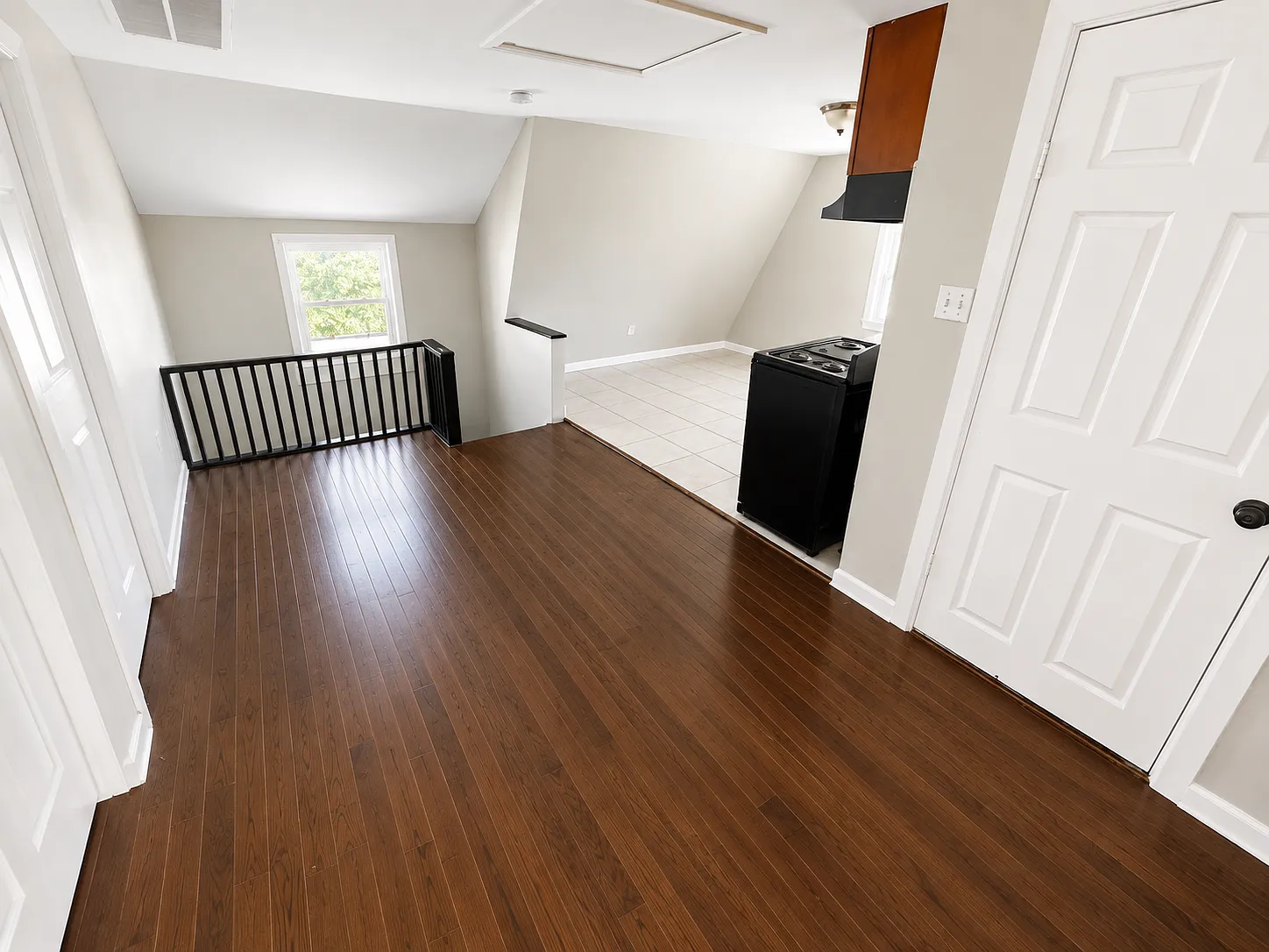 2 bed, 1000 sqft, $1,595 — Photo 3