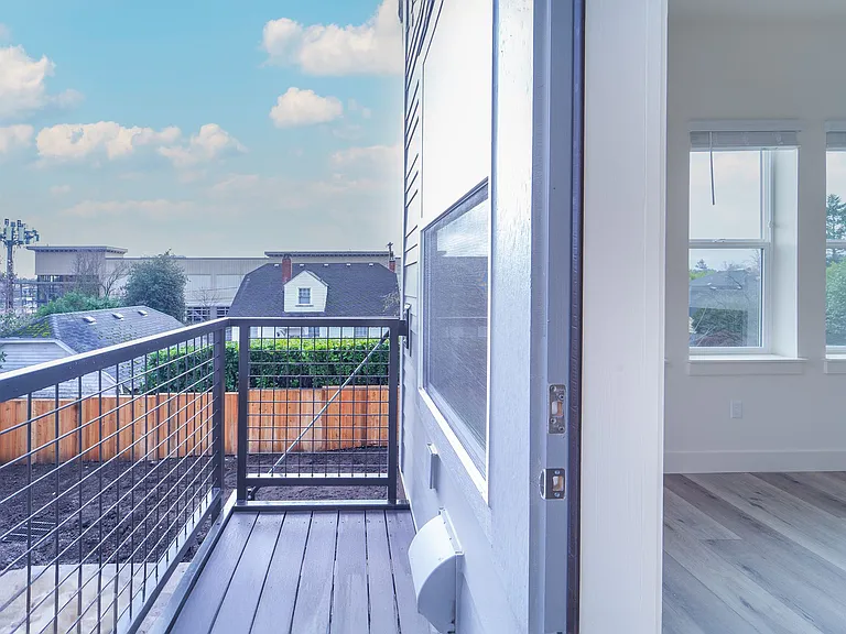 Capitol Hill Apartments — Photo 27