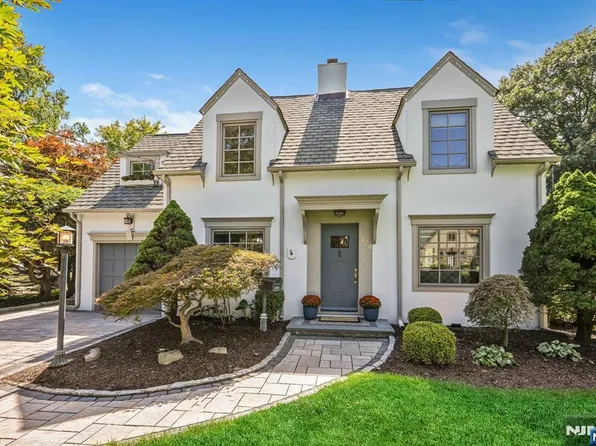 424 Braeburn Rd, Ho Ho Kus, NJ 07423