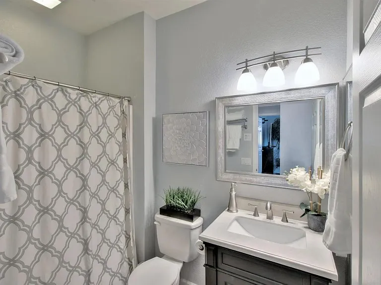 240 Bloomfield Ct — Photo 10