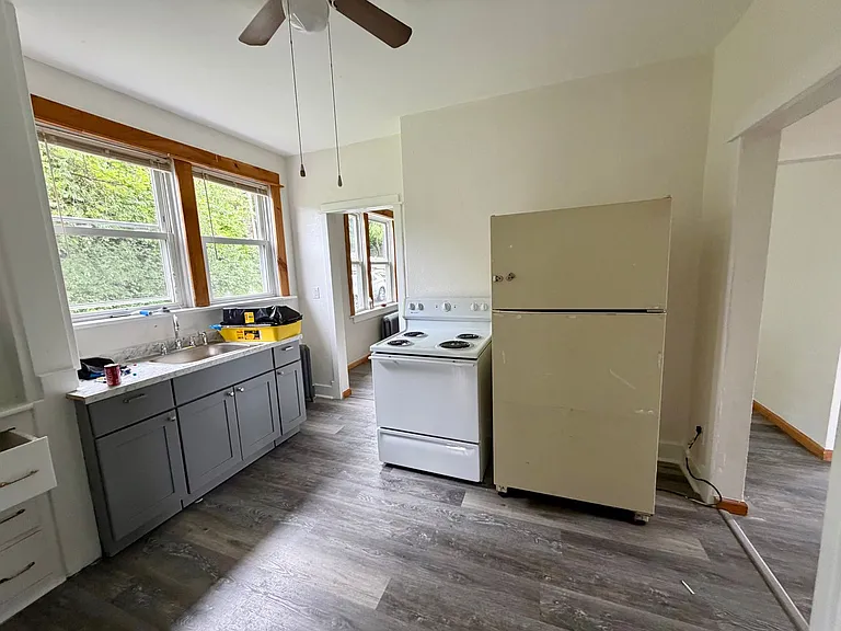 42 Warren St — Photo 7