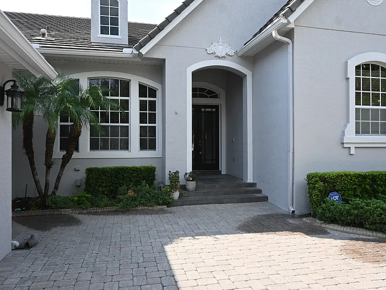 8122 Whitford Ct — Photo 2