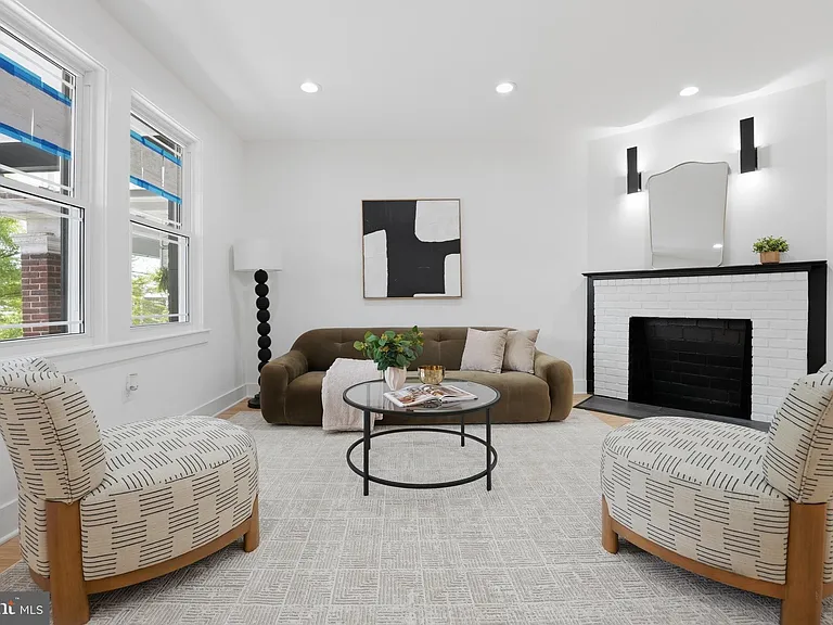 129 Hamilton St NW — Photo 5