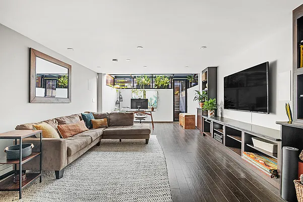 Rented by SERHANT. | media 6