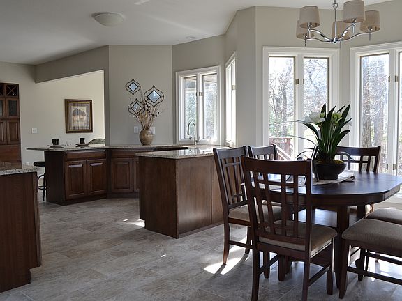 2nd image of 1650 Sandalwood Dr