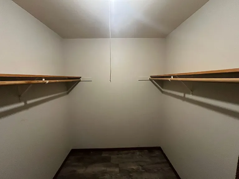 N114W15556 Sylvan Cir — Photo 13