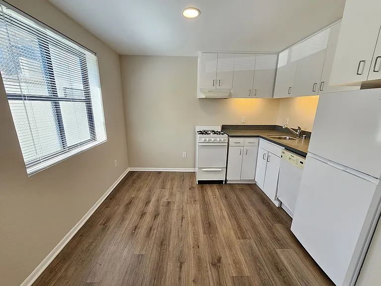 1132 7th St #7 — Photo 7