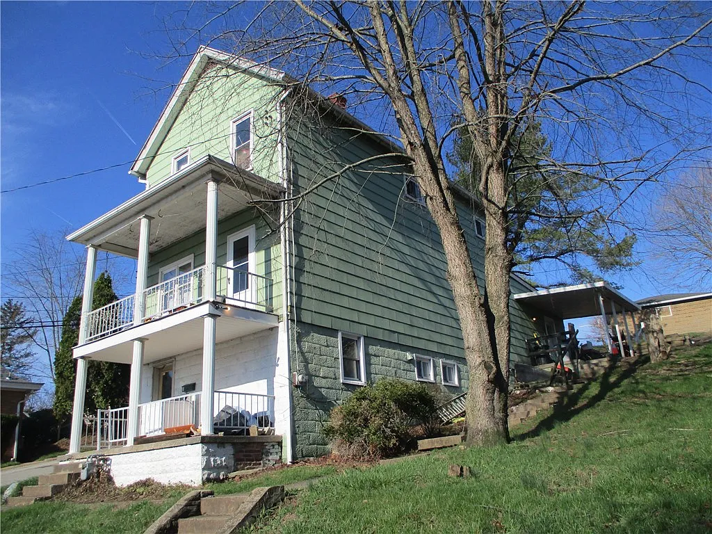 1 Watkins Ave photo 1