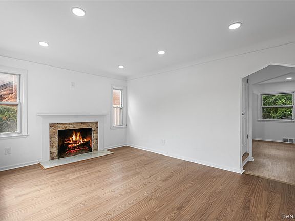 3rd image of 18217 Archdale St