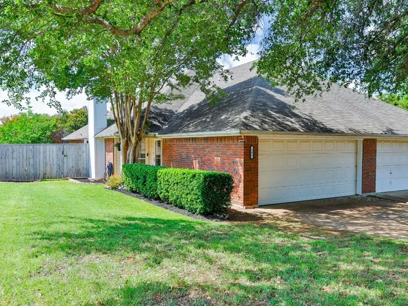 101 Canterbury St, Euless, TX 76039
