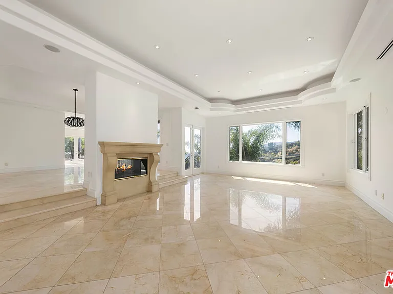 1425 N Tigertail Rd — Photo 8