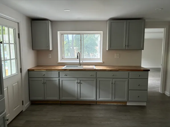 26 Orchard Ave APT 3, Nashua, NH 03060