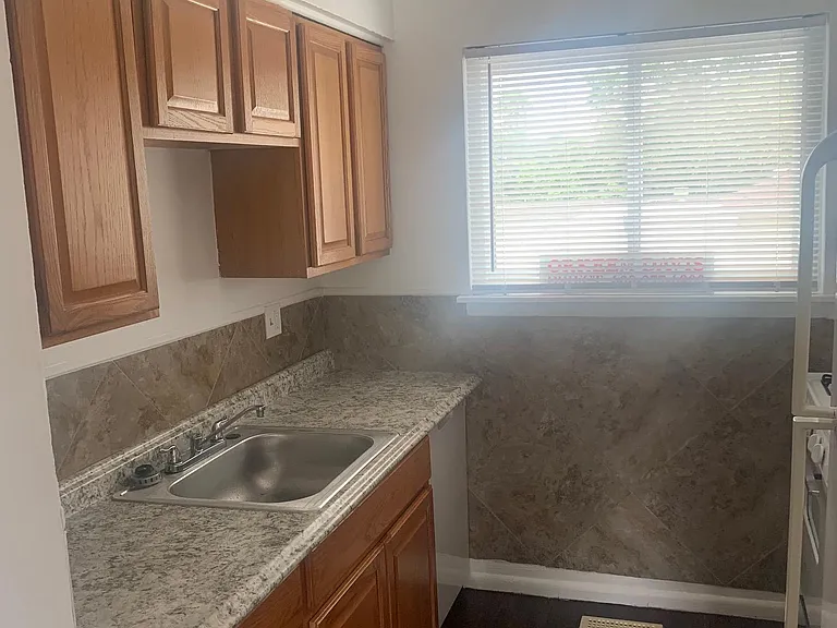 4 W Leeds Ave #4D — Photo 5